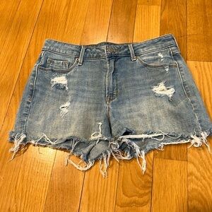 Old navy women’s distressed high rise jean shorts size 6 .